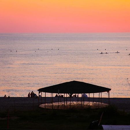 Guest House 99 Batumi Esterno foto