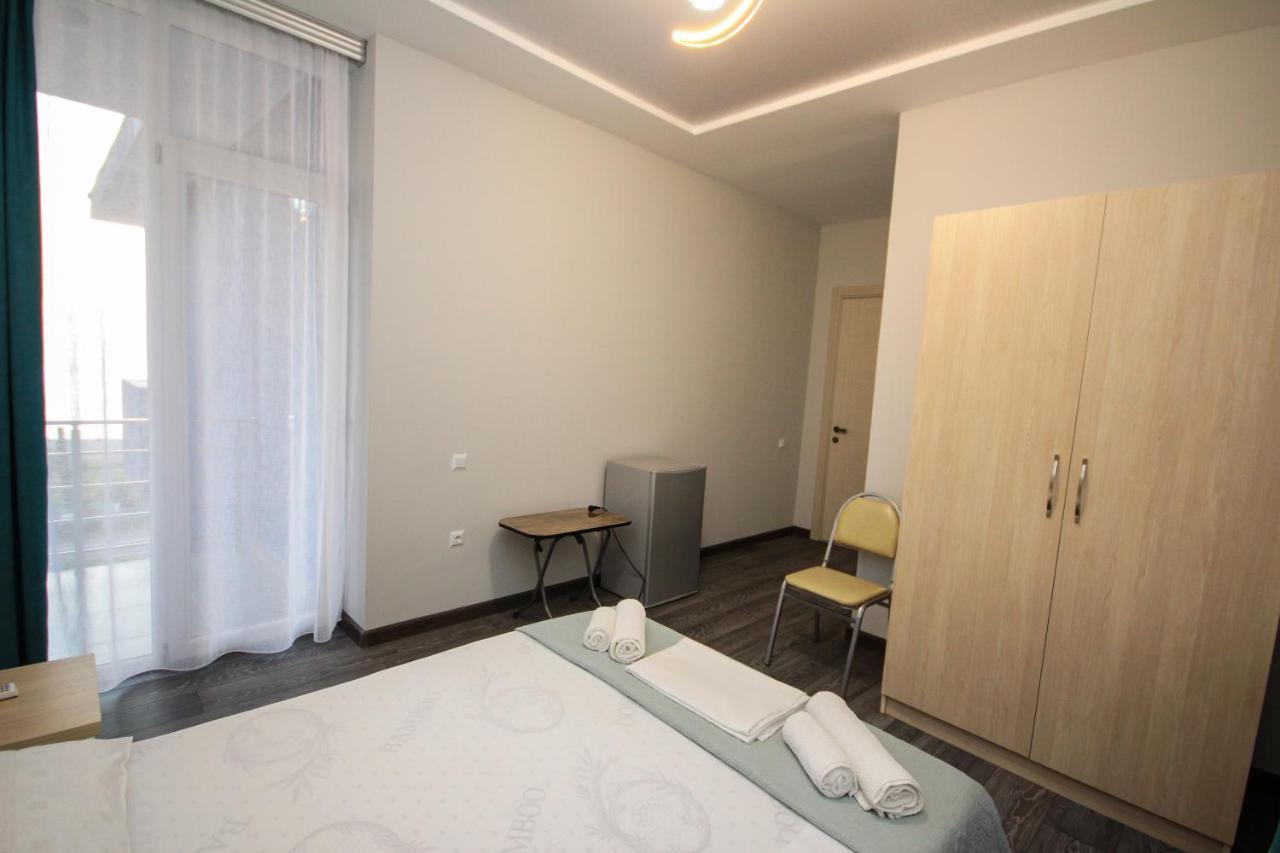 Guest House 99 Batumi Esterno foto