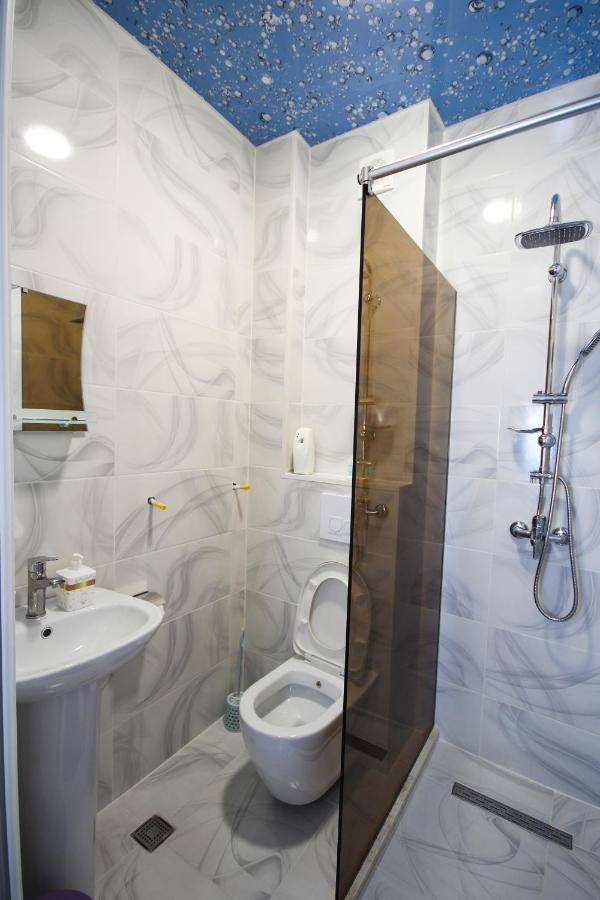 Guest House 99 Batumi Esterno foto