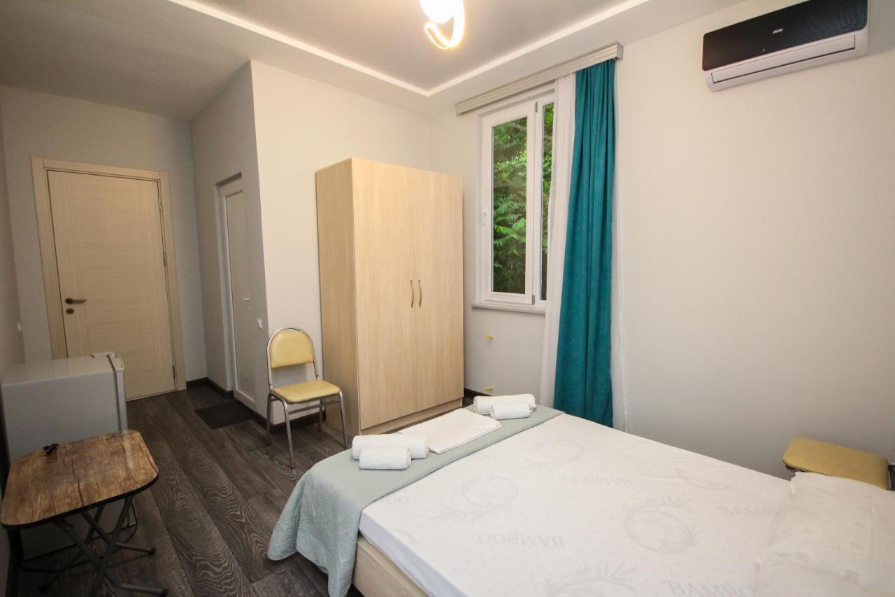 Guest House 99 Batumi Esterno foto