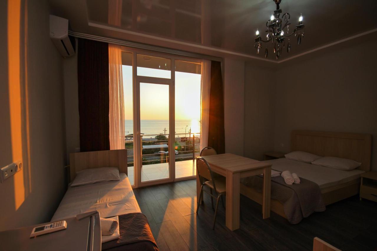 Guest House 99 Batumi Esterno foto