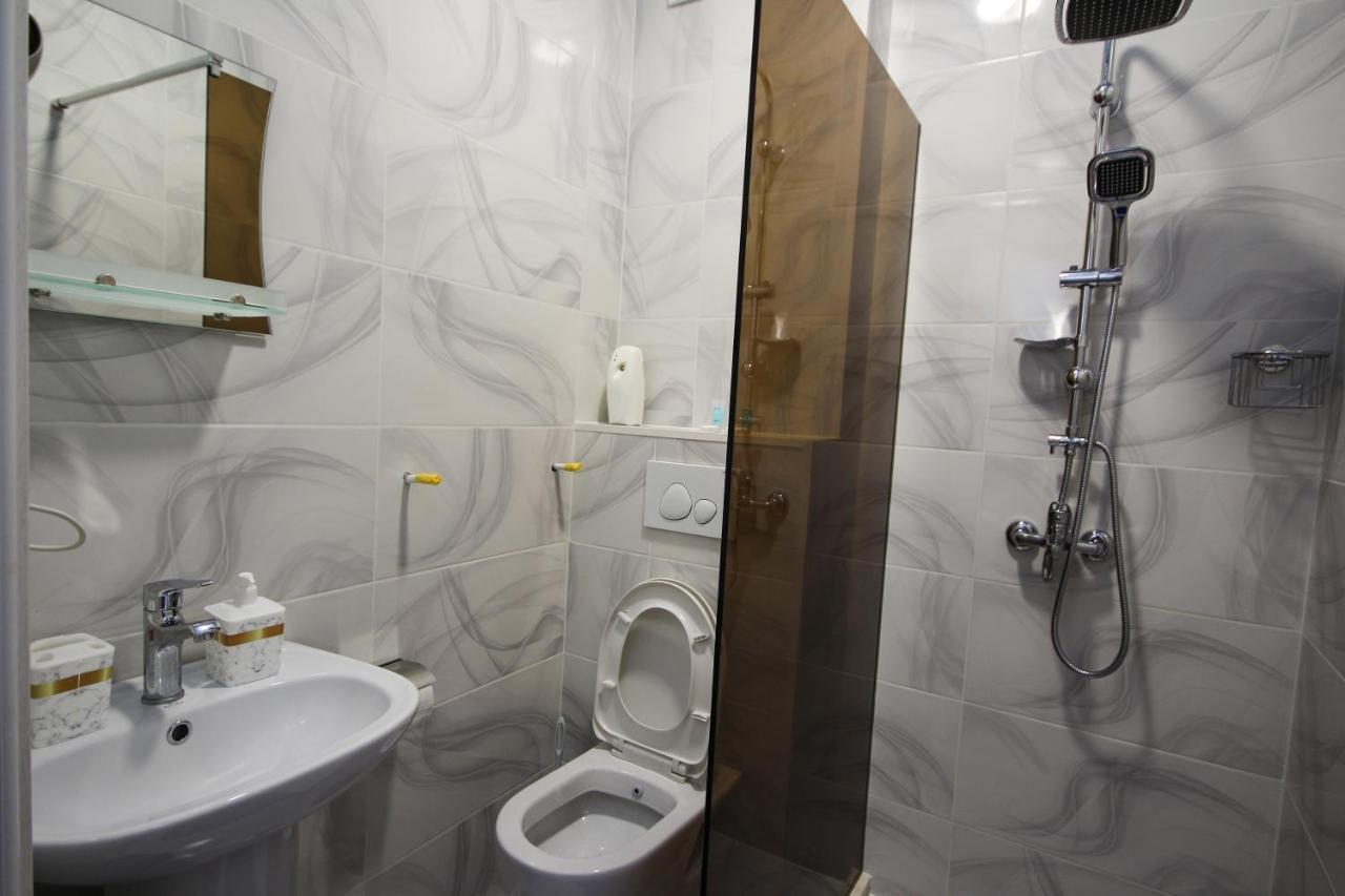 Guest House 99 Batumi Esterno foto