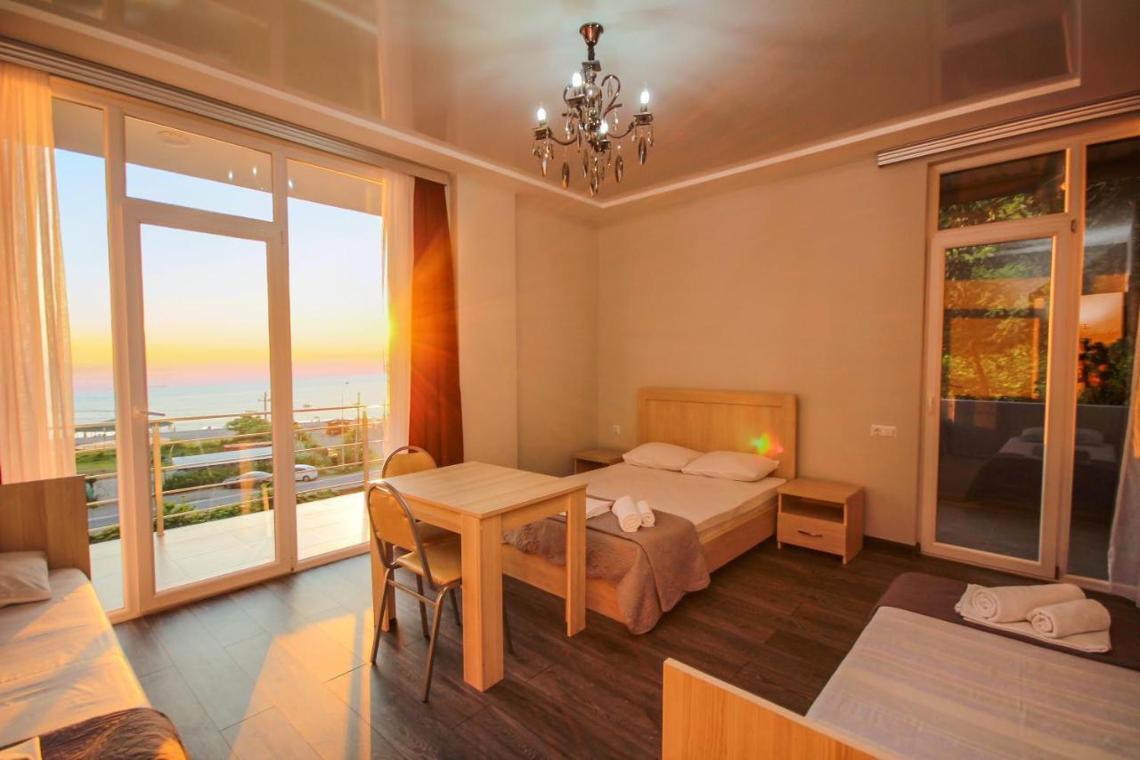 Guest House 99 Batumi Esterno foto