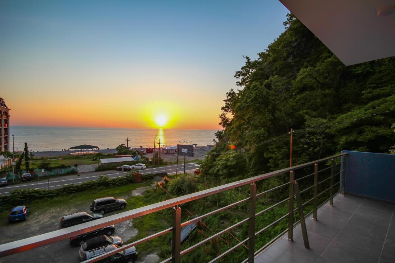 Guest House 99 Batumi Esterno foto