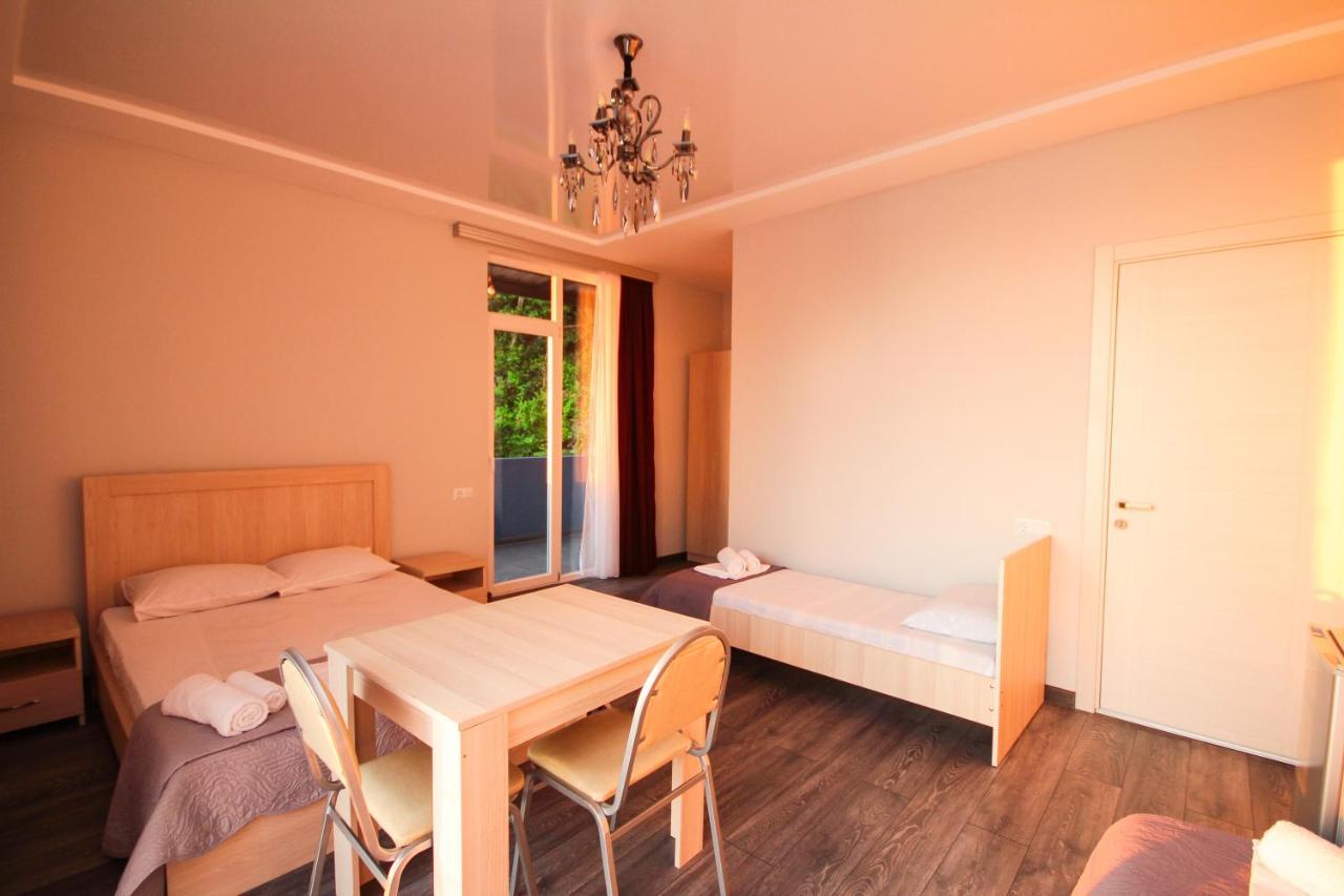 Guest House 99 Batumi Esterno foto