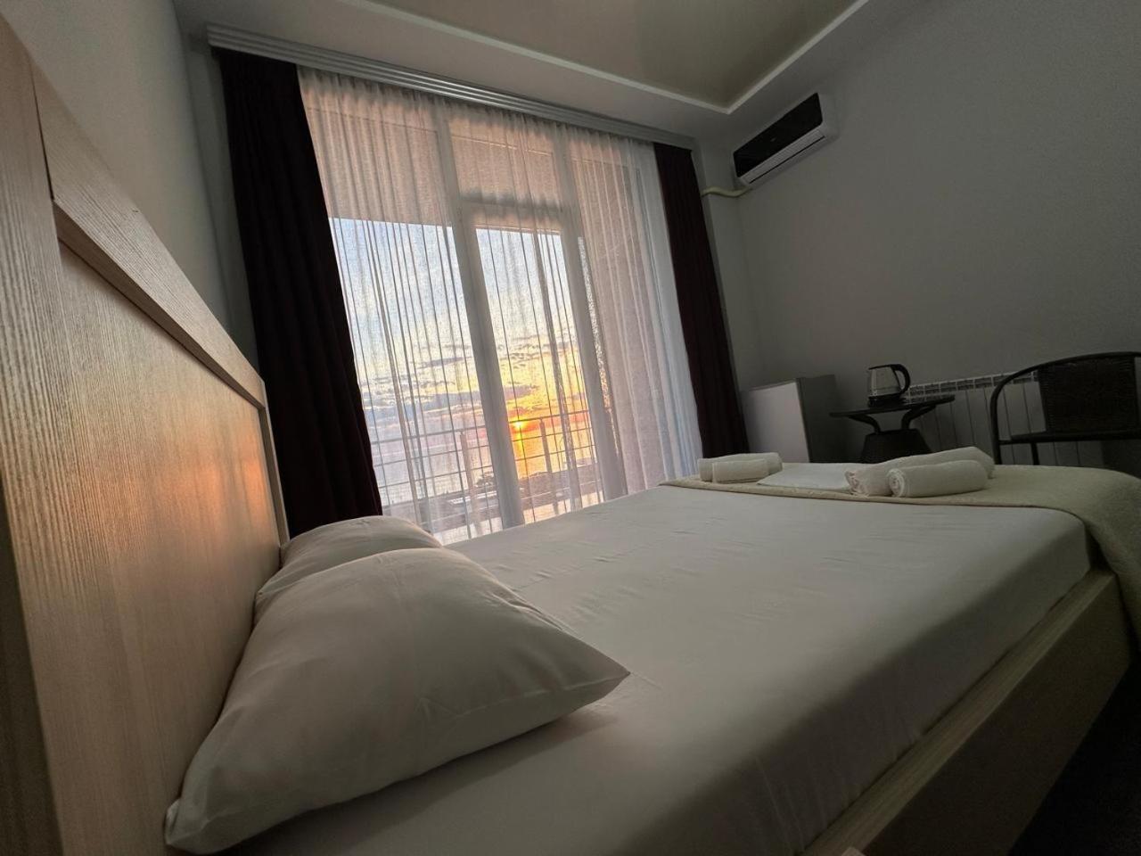 Guest House 99 Batumi Esterno foto