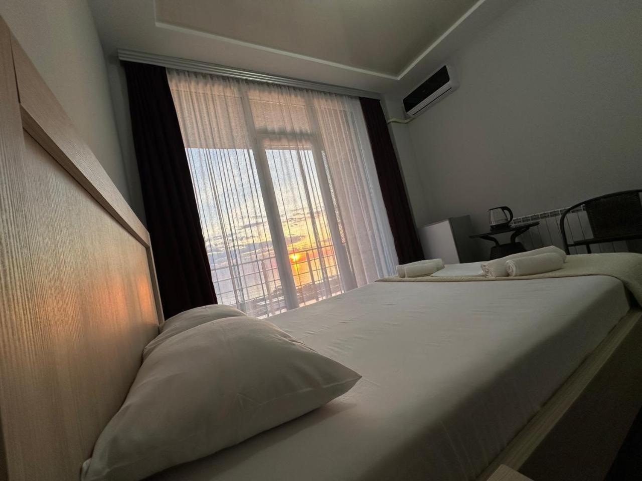 Guest House 99 Batumi Esterno foto