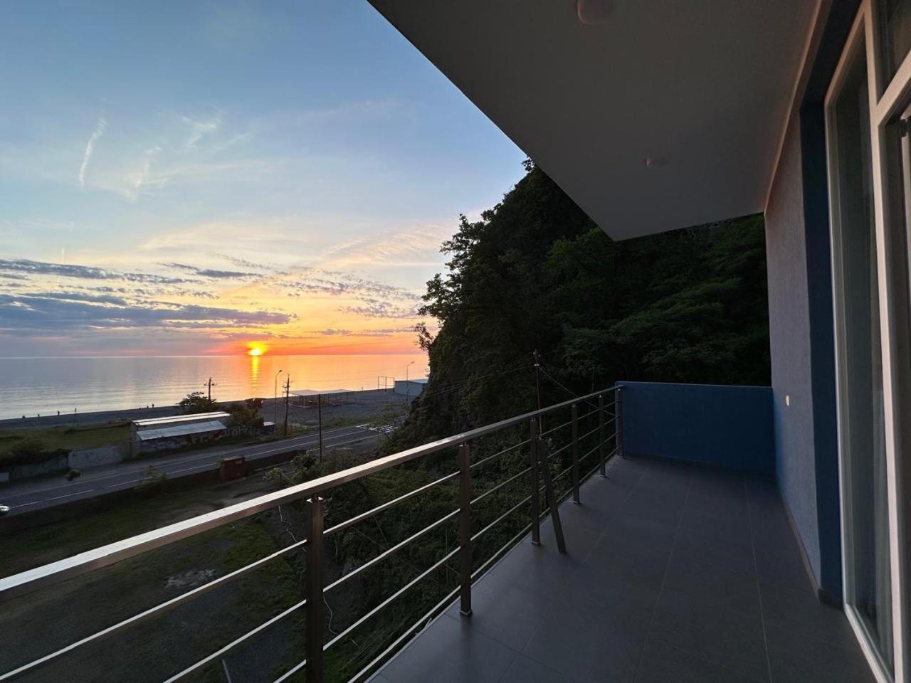 Guest House 99 Batumi Esterno foto